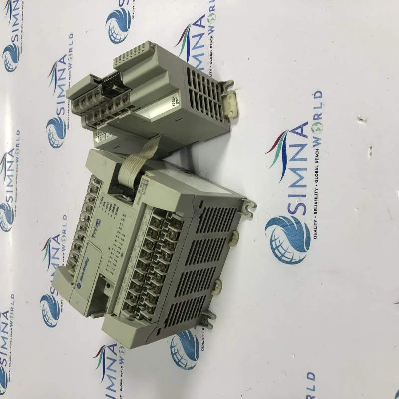 Allen-Bradley MicroLogix 1200 PLC 1762-L24BWA with 1762-OW8 Output Module